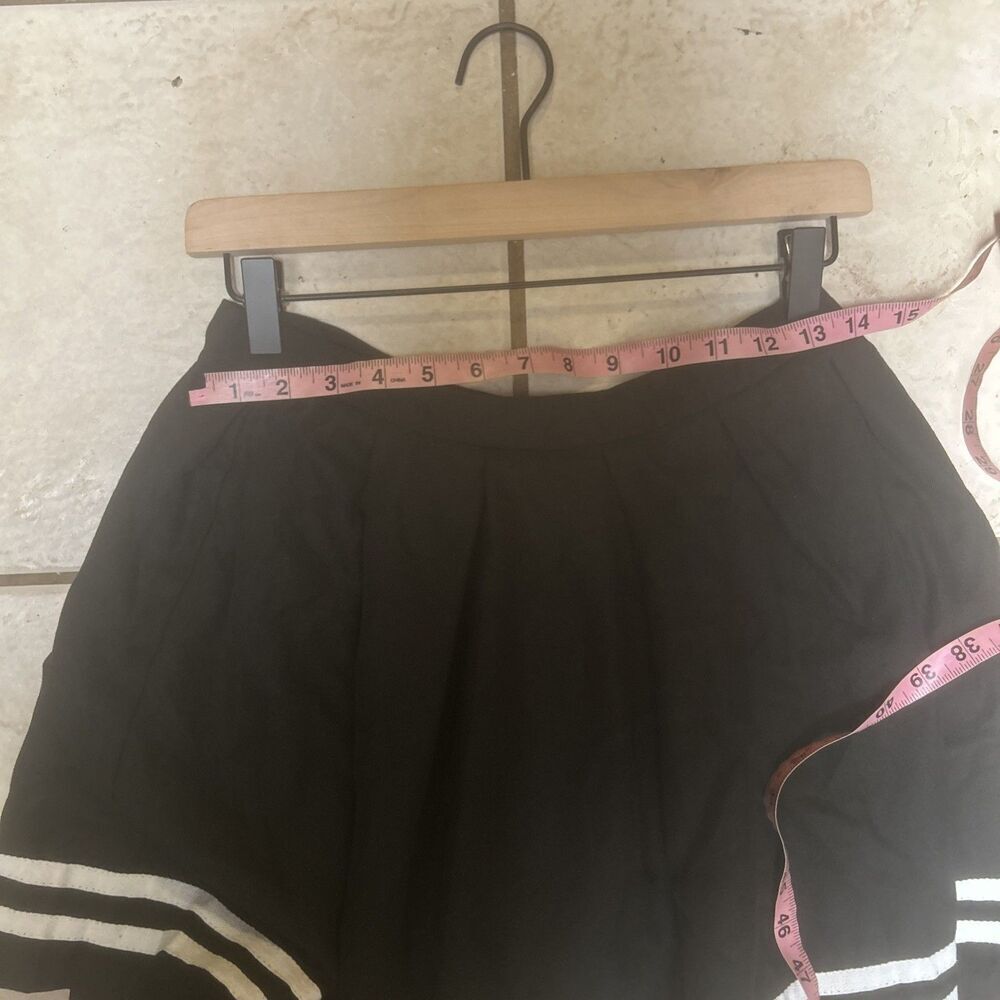 Hot Topic Pleated Mini Skirt Size Medium Black White Stripe Side Zip - Picture 5 of 6